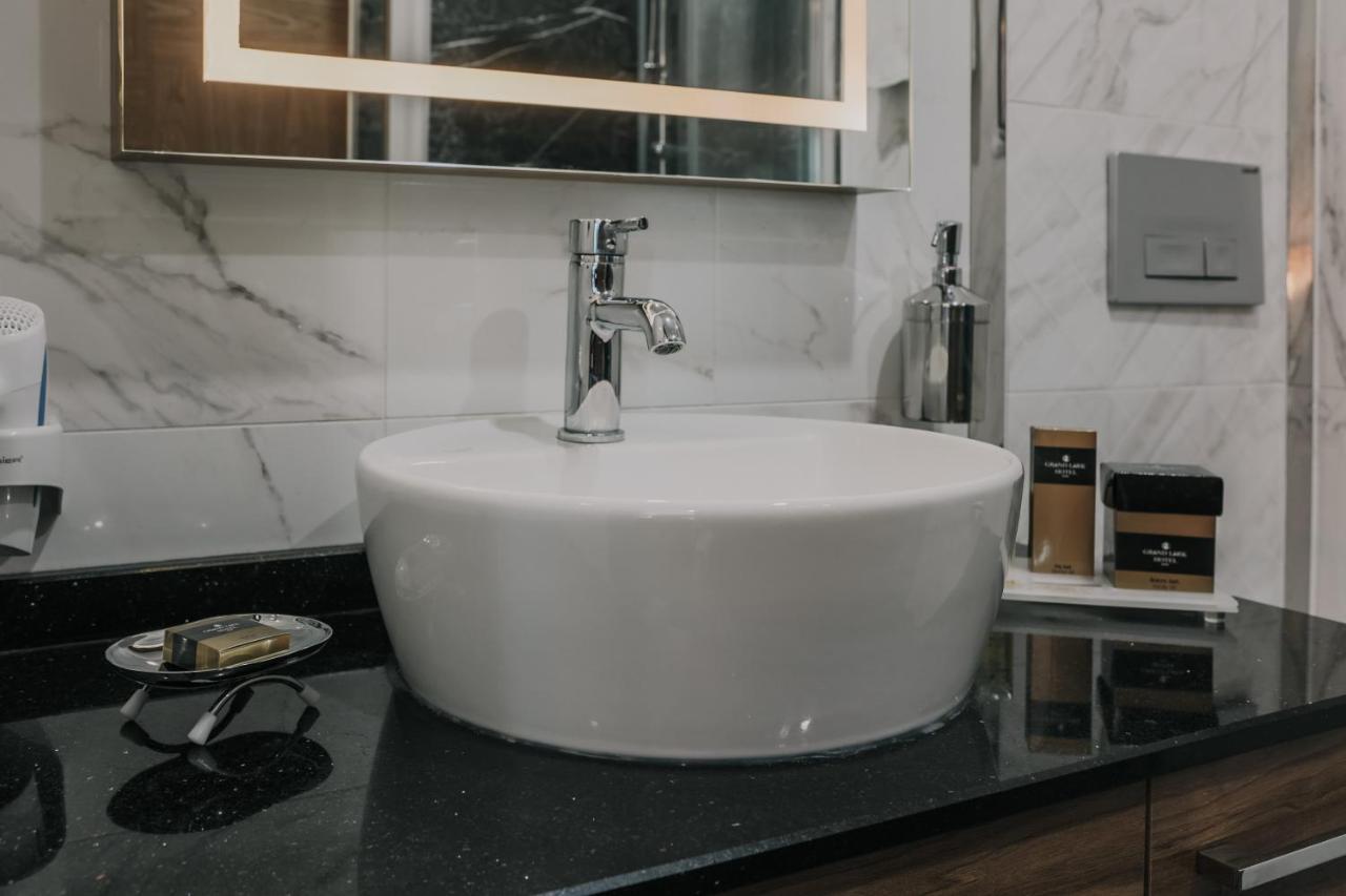 Otel Grand Lark イスタンブール エクステリア 写真